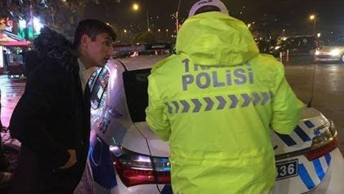 "Bu İsmi Hiç Unutmayacağım" Kırmızı Işıkta Geçen Yayalara 108'er Lira Ceza Kesildi