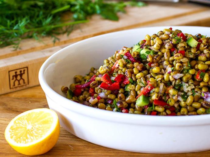 Sağlığımıza ve Cebimize Dost Maş Fasulyesi Salatası Nasıl Yapılır?
