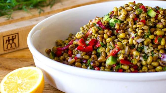 Sağlığımıza ve Cebimize Dost Maş Fasulyesi Salatası Nasıl Yapılır?
