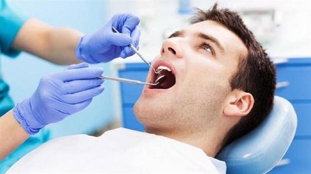 Dehşet Verici Görüntü: Diş Eti Kanamasının Nedenleri ve Tedavi Yöntemleri
