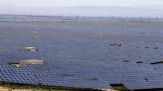 Çinin enerji ihtiyacını karşılayan uçsuz bucaksız güneş enerji santralleri