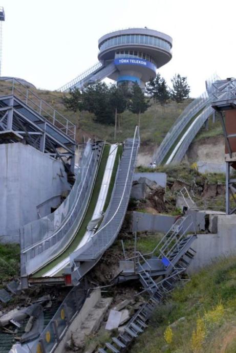 Erzurumda ikinci defa yıkılan Kayakla atlama rampaları