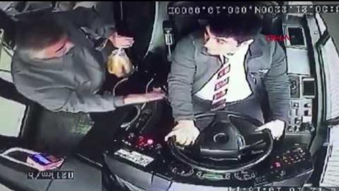Malatya'da Bir Yolcu Durakta Durmadığını İleri Sürüp Otobüs Hareket Halindeyken Şoföre Saldırdı!