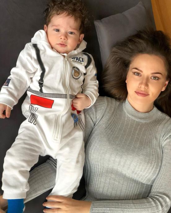Karan &Ouml;z&ccedil;ivit - Fahriye Evcen &Ouml;z&ccedil;ivit