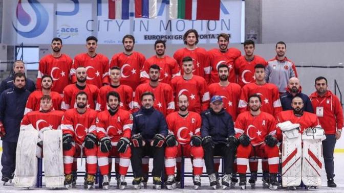 Hırvatistan'da İstiklal Marşı Yarıda Kesildi: Milliler Salonu İnleterek Cevabı Verdi!