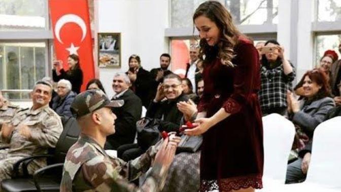 Yemin Töreninde Evlenme Teklifi Alınca Gözyaşlarına Hakim Olamadı