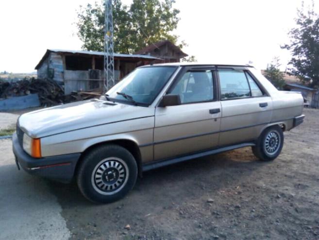 Renault 9 Broadway