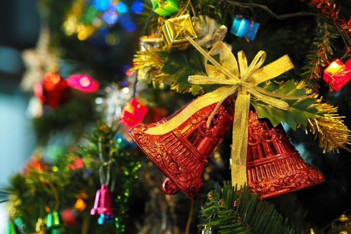 🎄 Yeni Yıl Gelirken Yılbaşı Ağacı Süslemenin İnceliklerini Öğrenelim