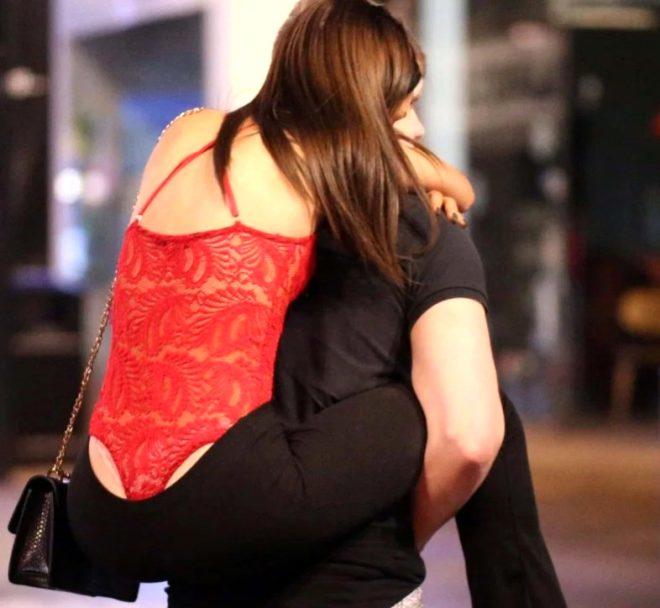 İngiliz Gençleri Yine Şaşırtmadı: Erken Yılbaşı Kutlamasında Fena Dağıttılar