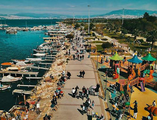 İzmirlinin Ağzından İzmir: Nerede Ne Yapılır, Ne Yenilir Ne İçilir Anlatıyorum!