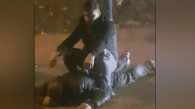 Hırsız Kaçmasın Diye Üstüne Oturdu!