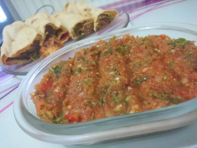 Kebap Kralsa, Kraliçesi Acılı Ezmedir! Sır Gibi Saklanan Acılı Ezme Tarifim