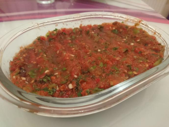 Kebap Kralsa, Kraliçesi Acılı Ezmedir! Sır Gibi Saklanan Acılı Ezme Tarifim