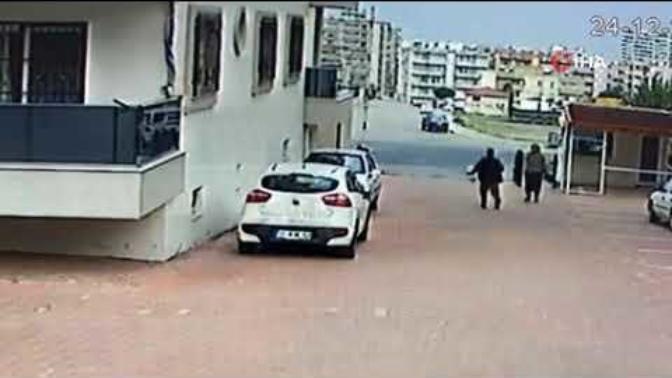Şiddetli Lodosla Savrulan Kadın Kamerada!