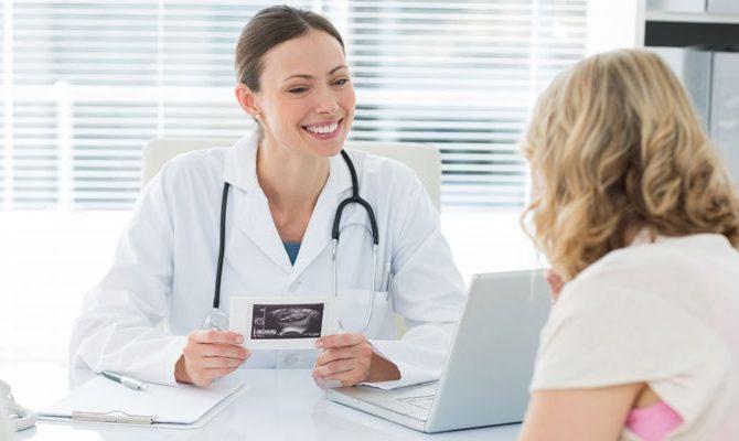 Hastaya surat yapmayan güler yüzlü doktor