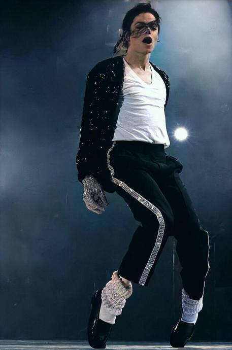 Michael Jackson Yaşıyor Olabilir mi?