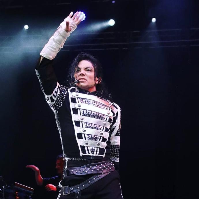 Michael Jackson Yaşıyor Olabilir mi?