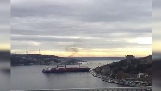 Rumeli Hisarı &Ouml;nlerinde Kargo Gemisi Karaya Oturdu
