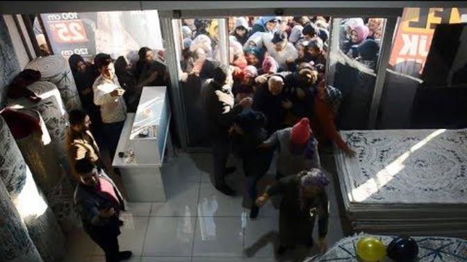 Antalya'da 50 Kişiye Bedava Halı Verileceğini Duyanlar Birbirini Ezdi!
