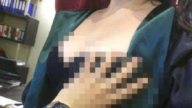 Müstehcen Fotoğraf Çekip Avukatlık Onuruna Saldıran Katibin İşine Son Verildi!