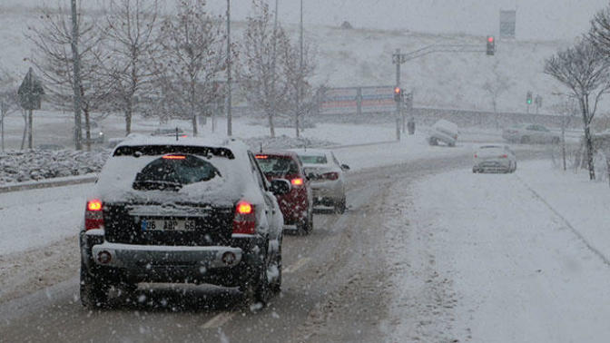 Başkent  Ankara  Beyaza Büründü: Kar Yağışı 3 Gün Daha Sürecek