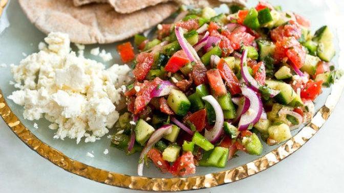 Kebapların Yanında Olmazsa Olmazlardan ''Kebap Salatası'' Tarifim