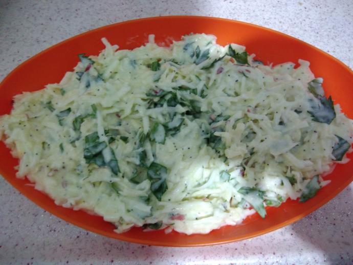 Kereviz Salatasında Yeni Bir Tarz: Şefin Bol Malzemeli Kereviz Salatası!