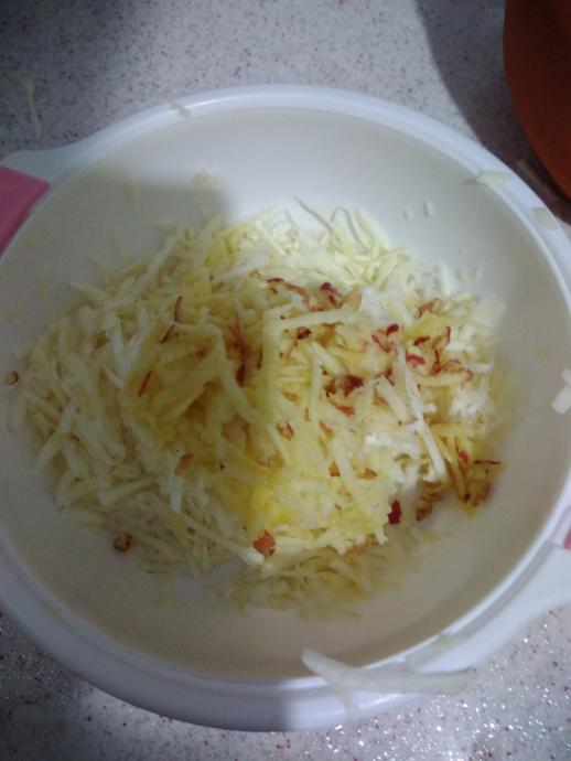 Kereviz Salatasında Yeni Bir Tarz: Şefin Bol Malzemeli Kereviz Salatası!
