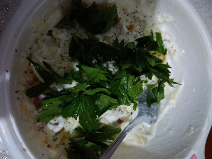 Kereviz Salatasında Yeni Bir Tarz: Şefin Bol Malzemeli Kereviz Salatası!