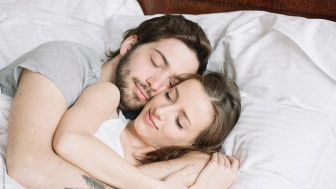 Çiftlerin Uyku Pozisyonlarının Gizli Anlamları Nelerdir?