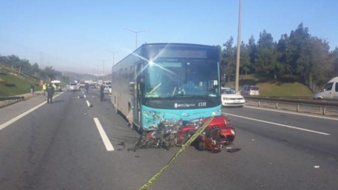 TEM'de Feci Motosiklet Kazası: 2 Kişi Hayatını Kaybetti