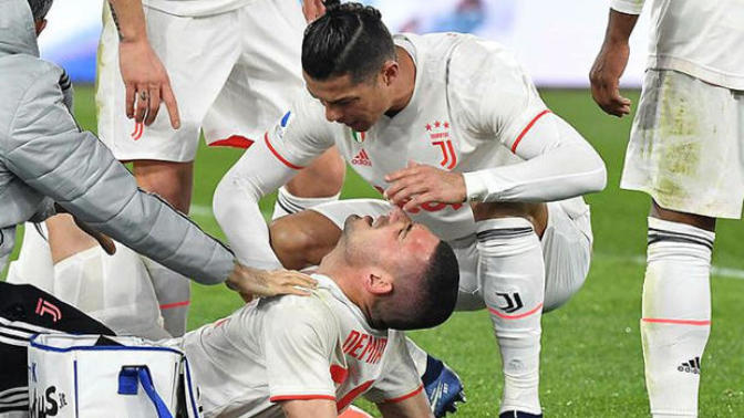 Merih Demiral Roma - Juventus Maçında Sakatlandı! Ronaldo: Çabuk İyileş Kardeşim