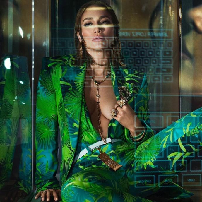 Jennifer Lopez VersaceSS20nin reklam yüzü oldu