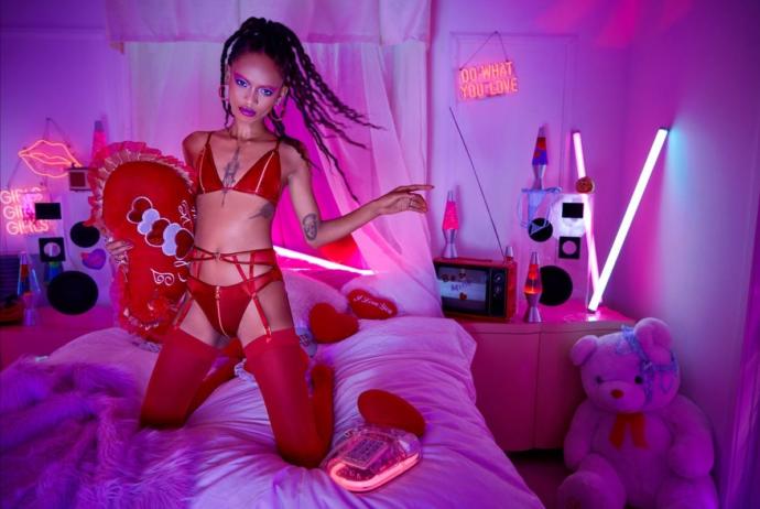 Rihanna ile 2020 Sevgililer Gününüz Yine Alev Alacak!