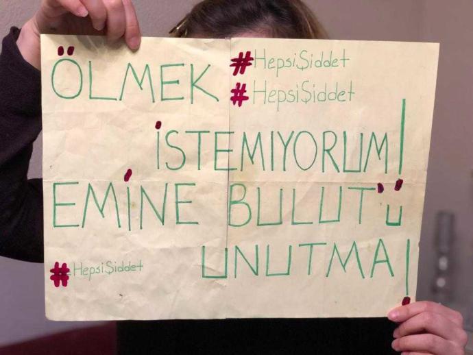 Sanal Dünyanın Gökkuşağı: KizlarSoruyor! Burayı Seviyoruz Çünkü...