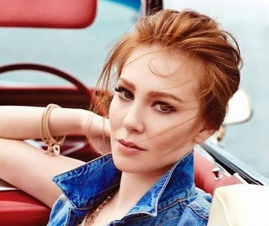 Bakır Saç Renginin En Güzel Temsilcisi Elçin Sangunun Hayran Kalınası Saç Modelleri
