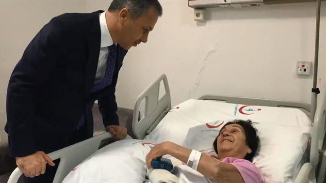Vali Yerlikaya'dan Çekiciden Düşen Kadına Ziyaret