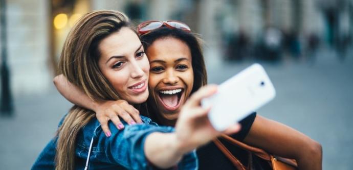 KizlarSoruyorun Aranan Selfieleri ve Görmekten Bıkmadığımız Soru Çeşitleri!