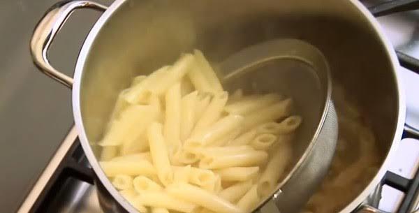 Midemiz Bayram Etsin: Beşamel Soslu Makarna Yaptım!🎉
