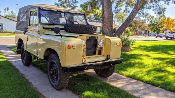 90 inç aks ölçüsündeki Land Rover