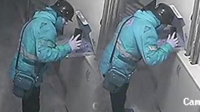 Burak S.nin pizzaya tükürme anı
