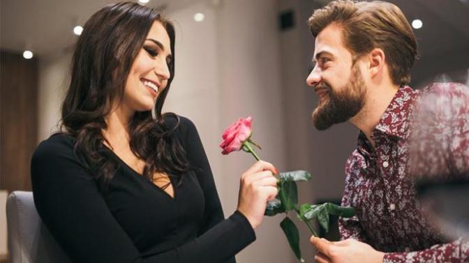 İlk Buluşmada Konuşmaktan Kesinlikle Kaçınılması Gereken 10 Şey! 