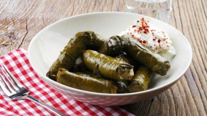 Tadına Bayılan Çok! Etli Yaprak Sarma Nasıl Yapılır?