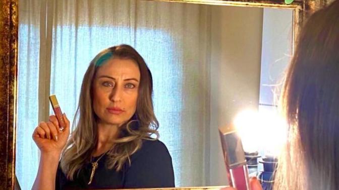 Selin Ciğerci'nin Gözlerimden Kalpler Çıkaran Selin Beauty Ürünleri İncelemesi KizlarSoruyor'da