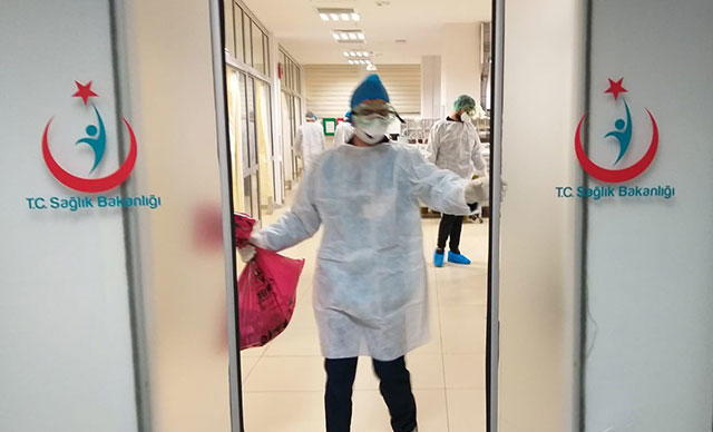 Aksarayda 10u Çinli Toplam 12 Kişi Koronavirüs Şüphesiyle Hastaneye Kaldırıldı