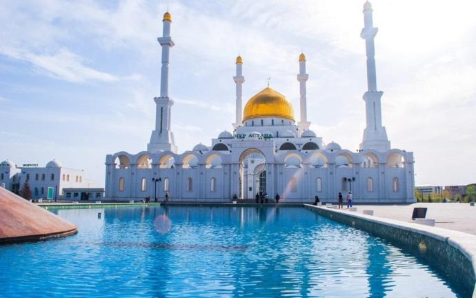 Nur Astana Camisi.
