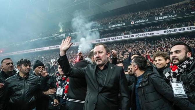 Sergen Yalçın, Vodafone Park'ta 20 Bin Taraftarın Önünde İmzayı Attı