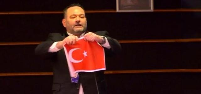 Yunan milletvekili Ioannis Lagos