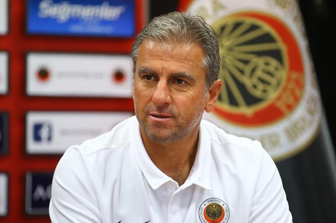 Türk Futbolunun Gelecek Vadeden Genç Teknik Direktörleri!