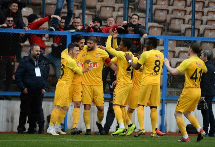 İmkansızlıklardan Var Olma Mücadelesine: Eskişehirsporun Genç Futbolcuları Takdir Topluyor!